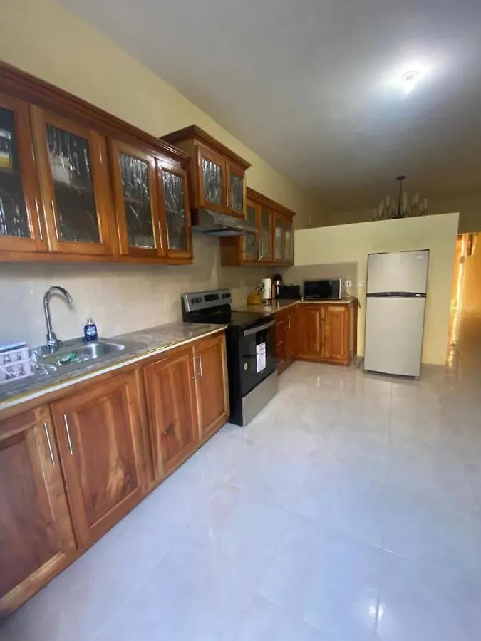Homestay Champagne Villa Whitehouse