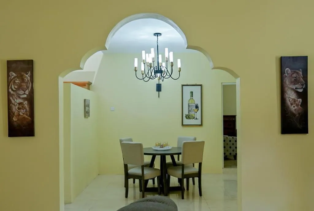 Champagne Villa Whitehouse